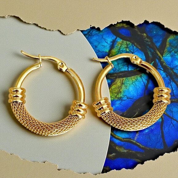 🆕 Chic Elegant 18K Gold Plated Stainless Steel Dainty Mesh Trendy Hoop Earrings - Picture 1 of 13